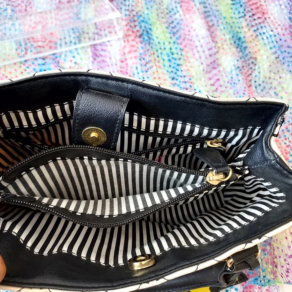 ⤵️LUV BETSY By Betsey Johnson Irish Cream Bowtie Tote Purse - Green Camo🤍 - Picture 7 of 13